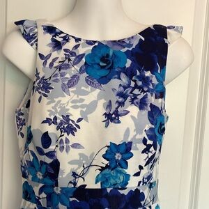 Gorgeous white w/shades of blue floral dress w/fun ruffle & fab back bow 🎀